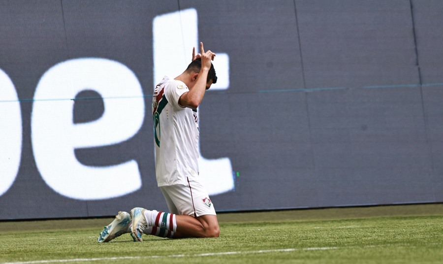 Fluminense vence o Palmeiras fora e escapa do rebaixamento