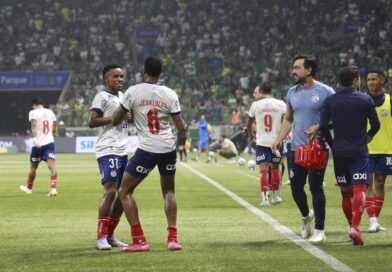 Palmeiras sofre gol nos acréscimos e perde no Allianz