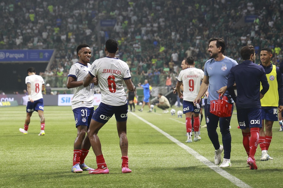 Palmeiras sofre gol nos acréscimos e perde no Allianz