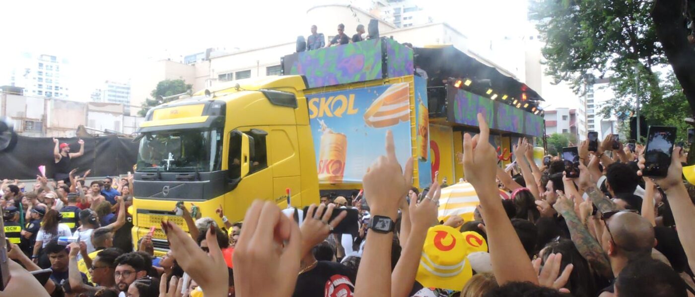 Bloco da Skol com Calvin Harris leva multidão à Consolação e enfrenta superlotação