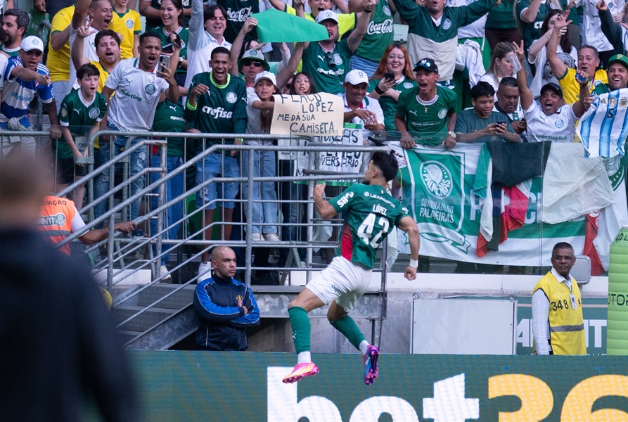 Palmeiras goleia Vasco e aumenta diferença na liderança