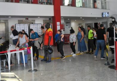 Eleitores a cidadania e movimentam locais de votação na cidade de São Paulo neste domingo