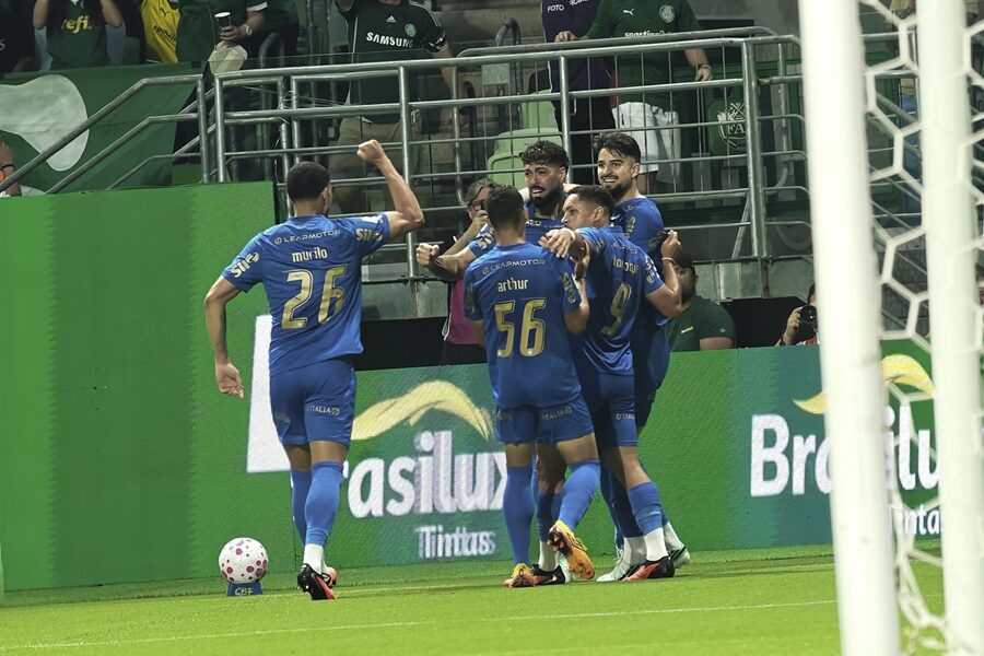 Palmeiras vence o Bahia e fica a um ponto da liderança do Brasileirão