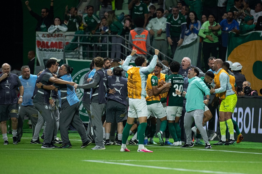 Nos pênaltis, Palmeiras se classifica para final da Libertadores