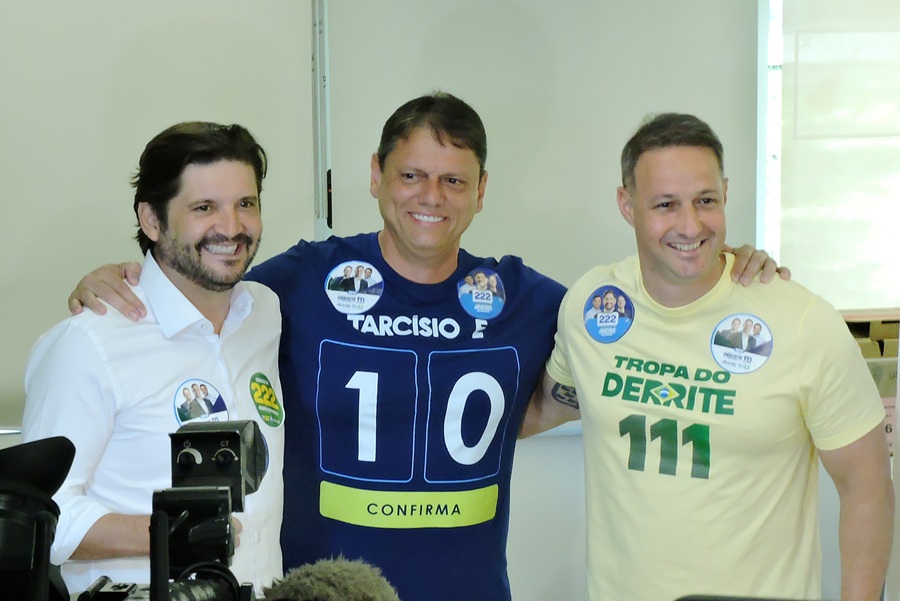 Tarcísio de Freitas votou em escola no Morumbi, pela manhã, neste domingo